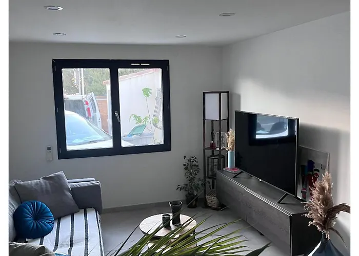Maison Independante A 100 M De La بيت للعطل